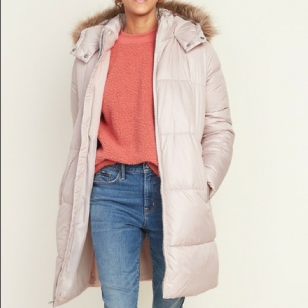 Old Navy Frost Free Long Line Hooded Puffer Coat in a Blush/Beige. XL